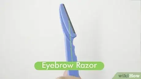 Gambar berjudul Shape Your Eyebrows with a Razor Step 1