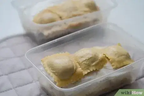 Gambar berjudul Cook Ravioli Step 1