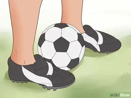 Gambar berjudul Do a Rainbow in Soccer Step 1