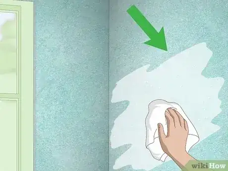 Gambar berjudul Paint Over Wallpaper Step 4