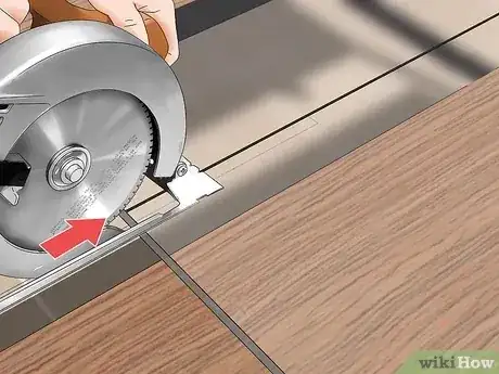 Gambar berjudul Cut Plexiglass Step 10