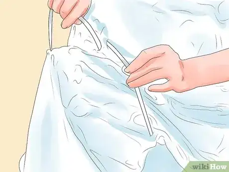 Gambar berjudul Bustle a Wedding Dress Step 6