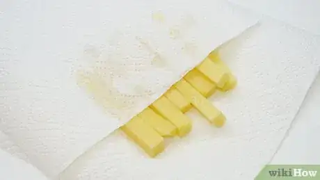 Imagem intitulada Avoid Oil Splatter when Frying Step 1