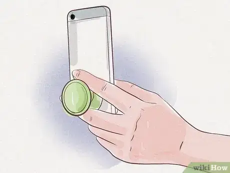 Imagem intitulada Remove a Popsocket Step 1