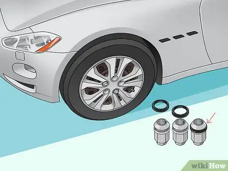 Imagem intitulada Change a Hubcap Step 8