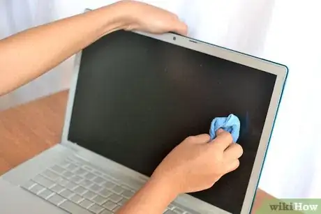 Imagem intitulada Clean a Macbook Pro Screen Step 2Bullet3