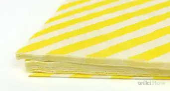Enrolar Talheres em Guardanapos de Papel
