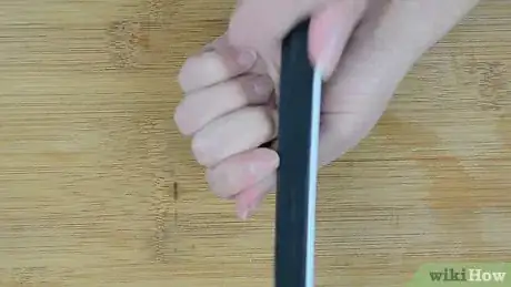 Imagem intitulada File Your Nails Step 14