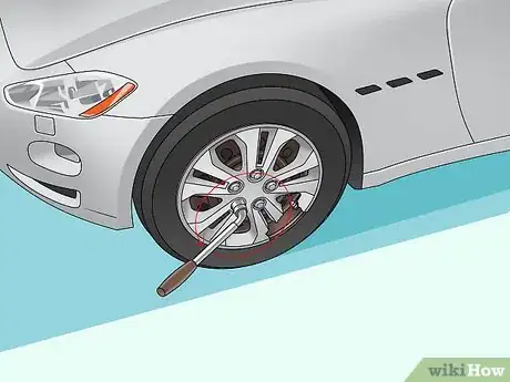 Imagem intitulada Change a Hubcap Step 2