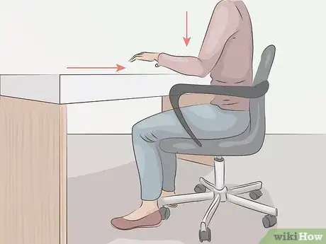 Imagem intitulada Decorate a Study Table Step 9