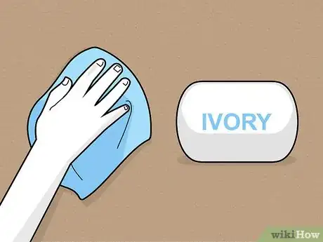 Imagem intitulada Remove Ink Stains from Leather Step 5