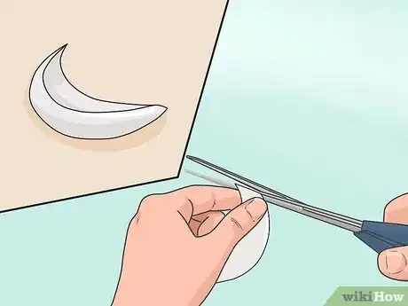Imagem intitulada Make Vampire Fangs Step 14