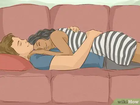 Imagem intitulada Cuddle Step 7