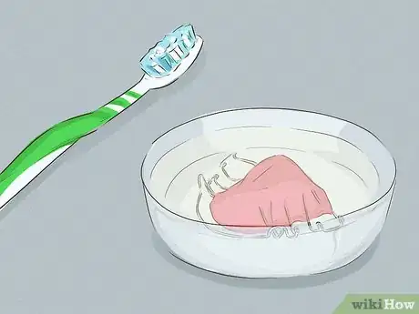 Imagem intitulada Clean Your Retainer Step 17