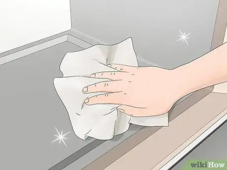 Imagem intitulada Defrost a Freezer Step 13