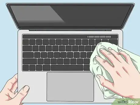 Imagem intitulada Clean a Macbook Pro Keyboard Step 9