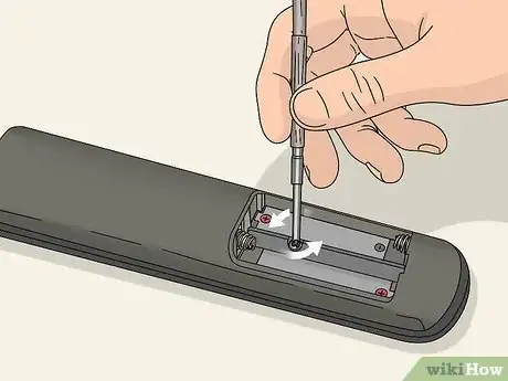 Imagem intitulada Repair a Remote Control Step 3
