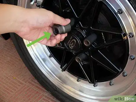 Imagem intitulada Remove Locking Lug Nuts Step 3