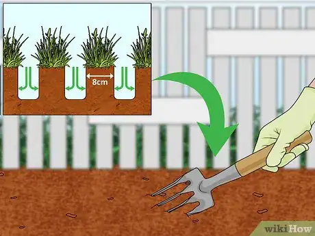 Imagem intitulada Fix Compacted Soil Step 4