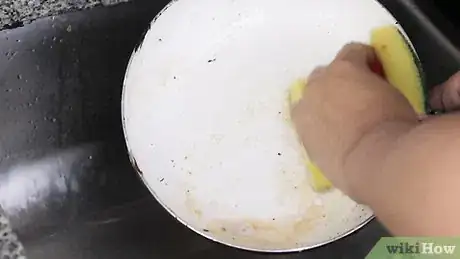 Imagem intitulada Clean Ceramic Pans Step 6