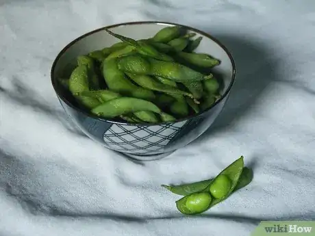 Imagem intitulada Cook Edamame Step 4