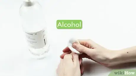 Imagem intitulada Remove Nail Polish Without Using Remover Step 1
