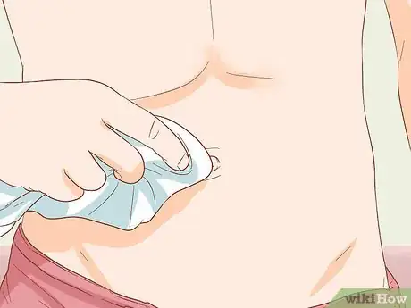 Imagem intitulada Clean Your Belly Button Step 4