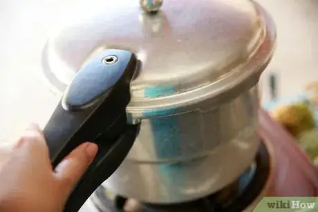 Imagem intitulada Make a Cake Using a Pressure Cooker Step 8