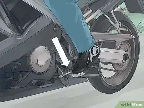 Imagem intitulada Brake Properly on a Motorcycle Step 6