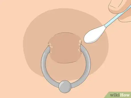 Imagem intitulada Clean a Nipple Piercing Step 2