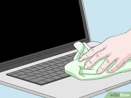 Imagem intitulada Clean a Macbook Pro Keyboard Step 8