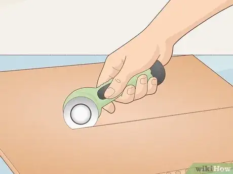 Imagem intitulada Cut Thick Cardboard Step 2