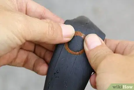 Imagem intitulada Mend a Puncture in a Bike Tire Step 12