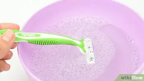 Imagem intitulada Sharpen a Razor Step 1