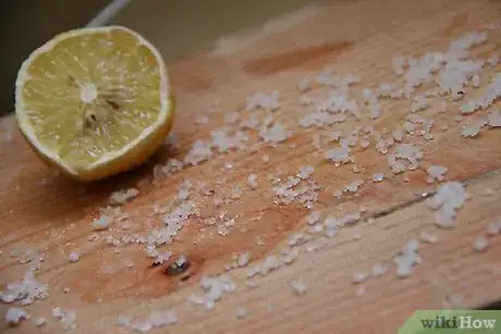 Imagem intitulada Use Salt Around the House Step 4