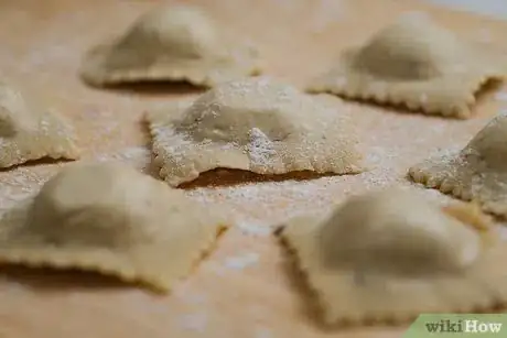 Imagem intitulada Cook Ravioli Step 2