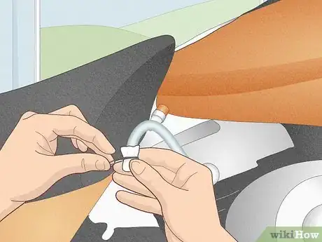 Imagem intitulada Clean a Gas Tank Step 2