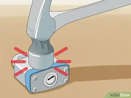 Imagem intitulada Break a Lock Step 14