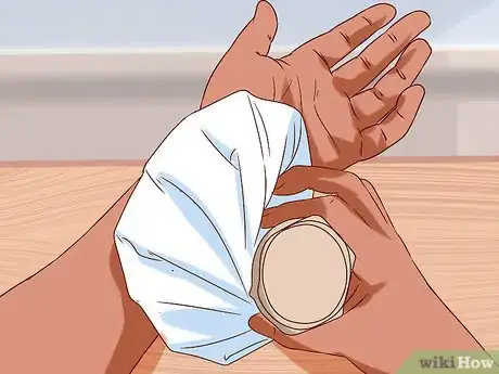 Imagem intitulada Apply Cold Therapy Step 4