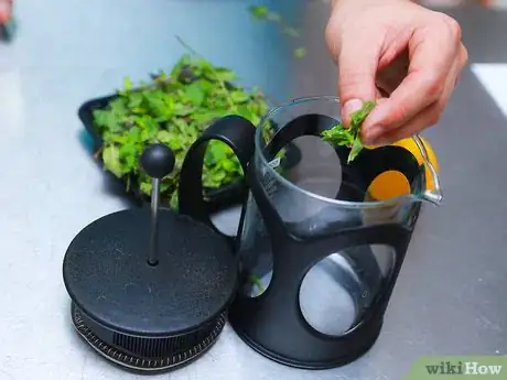 Imagem intitulada Make Mint Tea Step 3