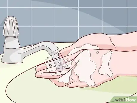 Imagem intitulada Clean a Body Piercing Step 2