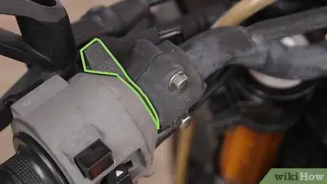 Imagem intitulada Start a Motorcycle Step 6