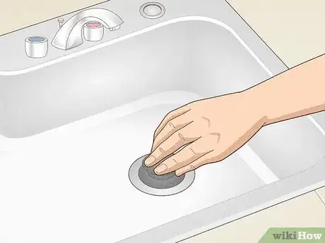 Imagem intitulada Unclog a Slow Running Bathroom Sink Drain Step 5