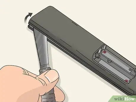 Imagem intitulada Repair a Remote Control Step 4