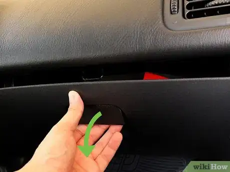 Imagem intitulada Remove Locking Lug Nuts Step 1