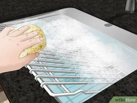 Imagem intitulada Defrost a Freezer Step 11