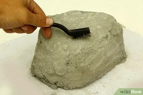 Imagem intitulada Make Fake Rocks with Concrete Step 11