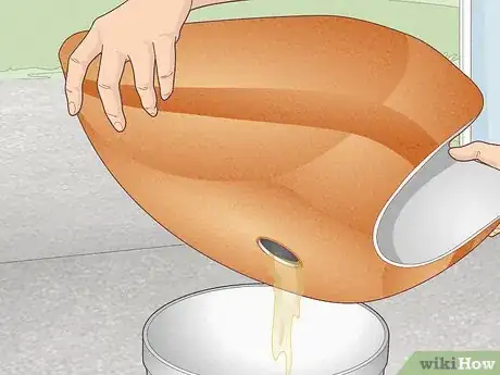 Imagem intitulada Clean a Gas Tank Step 3