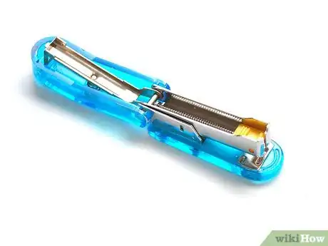 Imagem intitulada Refill a Stapler Step 2