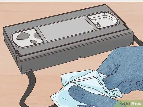 Imagem intitulada Clean VHS Tapes Step 13